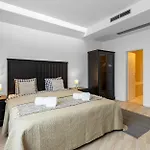 Gate Downtown Escape Apartment